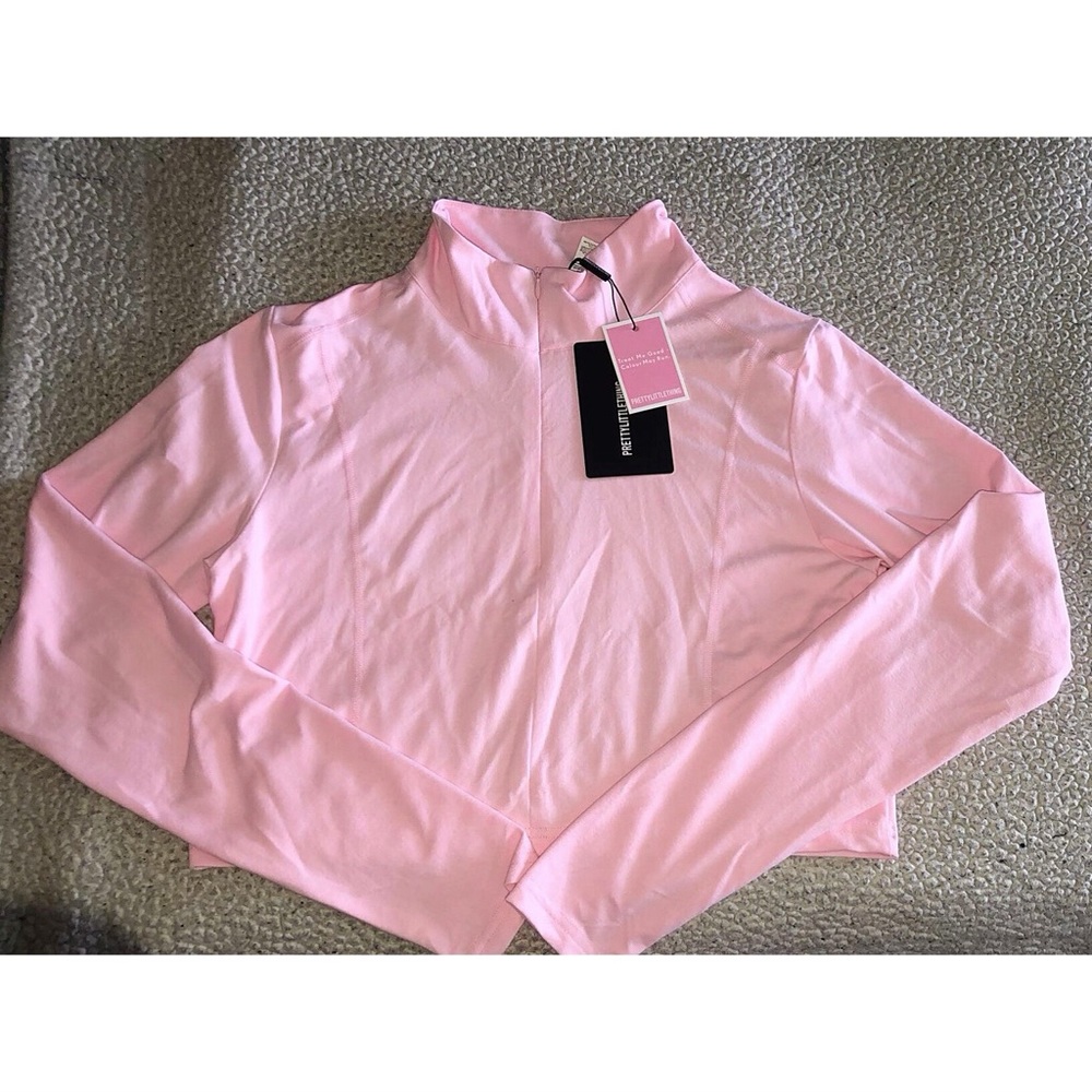 💕😍❤️MAKE AN OFFER! PRETTYLITTLETHING PINK ZIP UP CROP TOP😍💕 - Picture 4 of 5